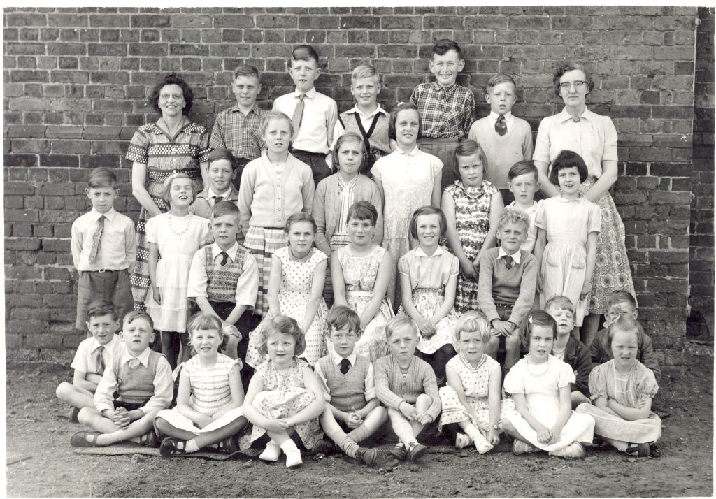 Hankelow Primary School pupils and teachers in 1959
