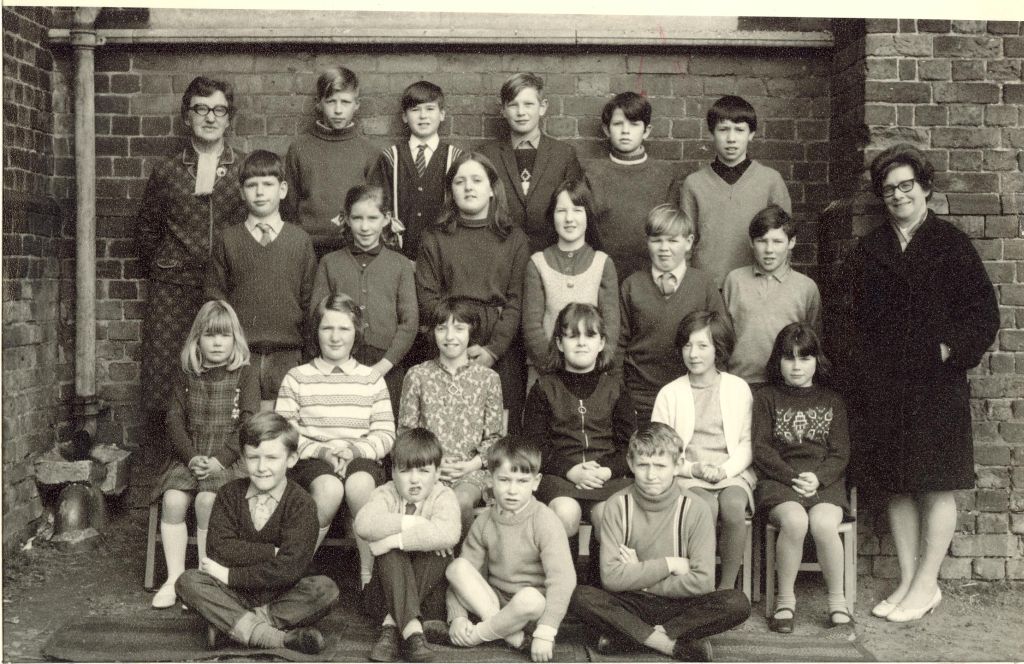 Hankelow Primary School pupils in 196x